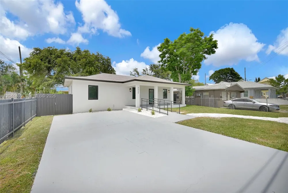 6039 SW 63rd Ter South Miami, FL 33143