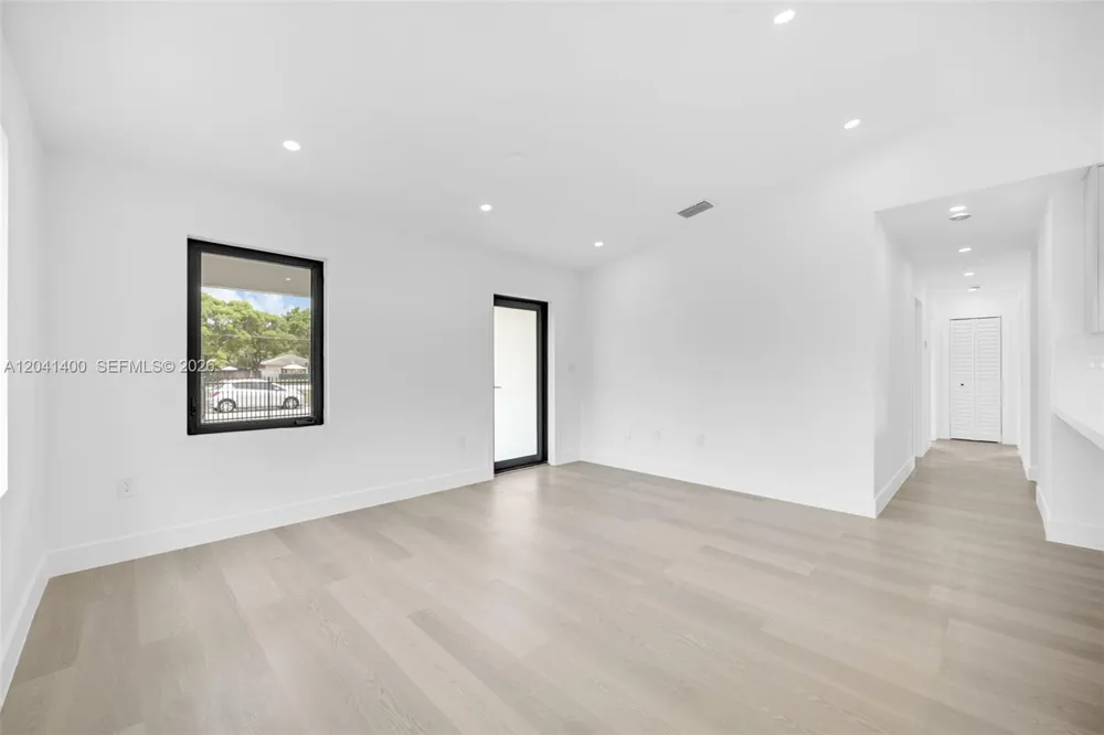 6039 SW 63rd Ter South Miami, FL 33143