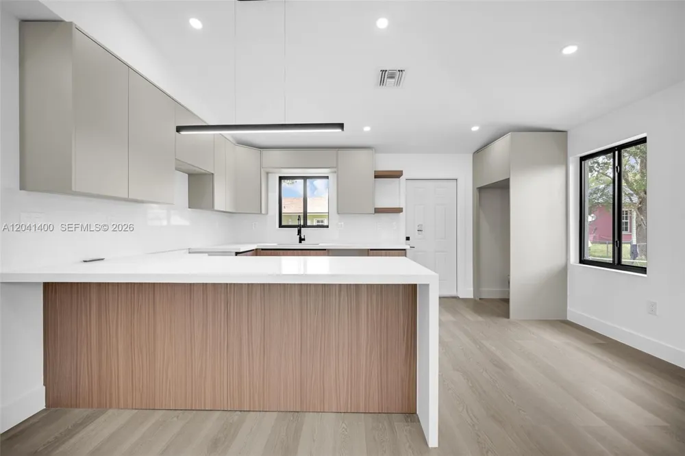 6039 SW 63rd Ter South Miami, FL 33143
