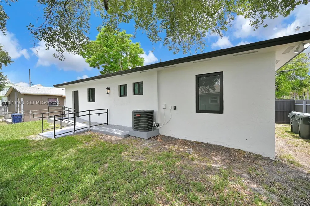6039 SW 63rd Ter South Miami, FL 33143