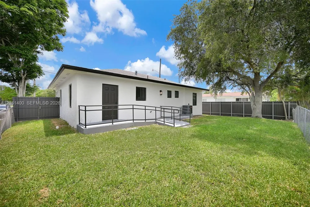 6039 SW 63rd Ter South Miami, FL 33143