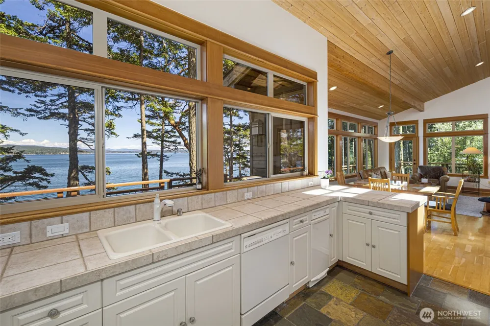 976 San Juan Drive Friday Harbor, WA 98250