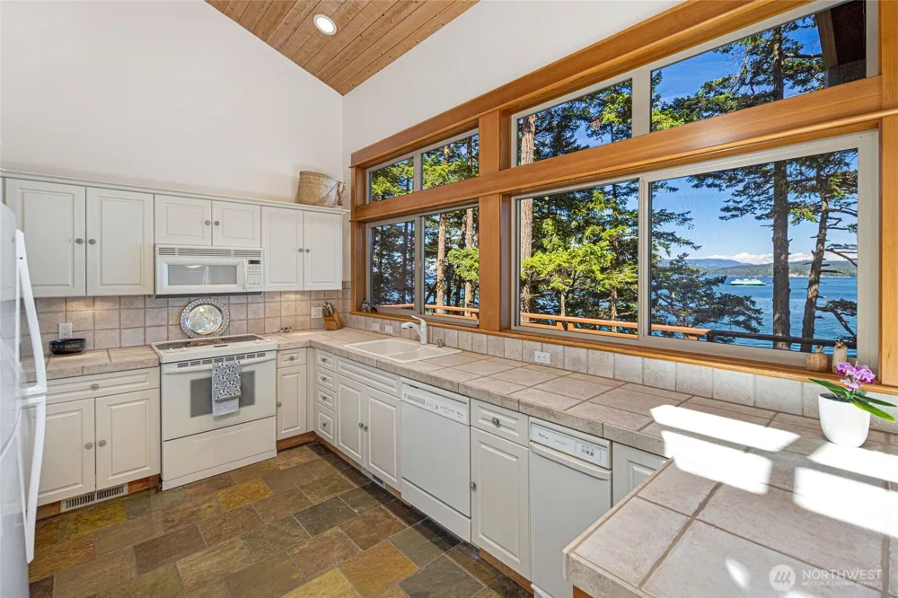 976 San Juan Drive Friday Harbor, WA 98250