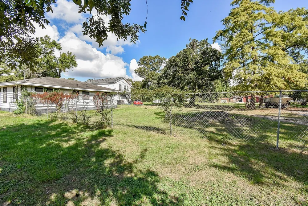 2413 E Crosstimbers Street Houston, TX 77093