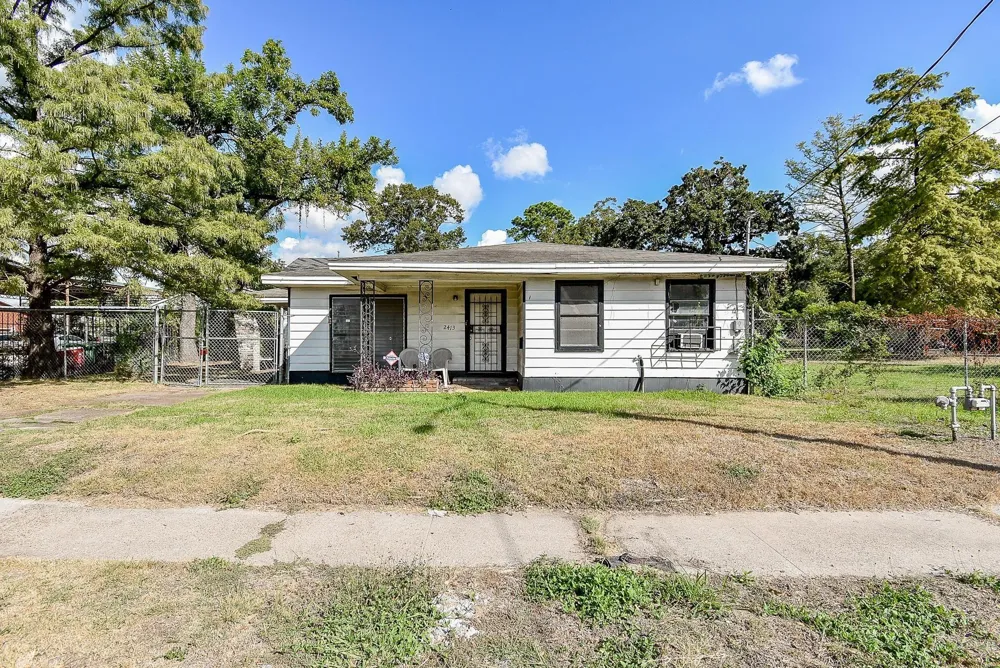 2413 E Crosstimbers Street Houston, TX 77093