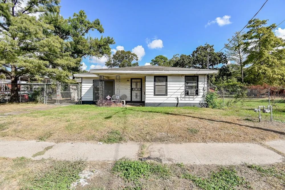 2413 E Crosstimbers Street Houston, TX 77093