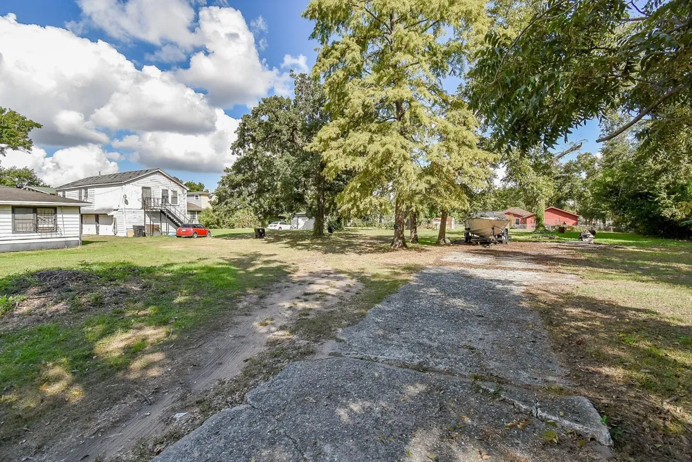 2413 E Crosstimbers Street Houston, TX 77093
