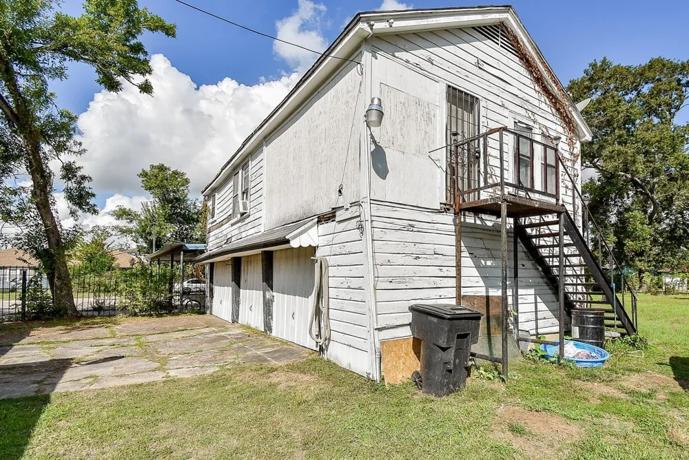 2413 E Crosstimbers Street Houston, TX 77093
