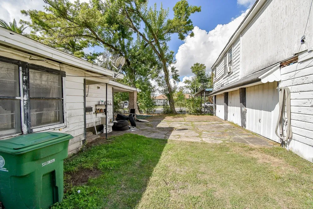 2413 E Crosstimbers Street Houston, TX 77093