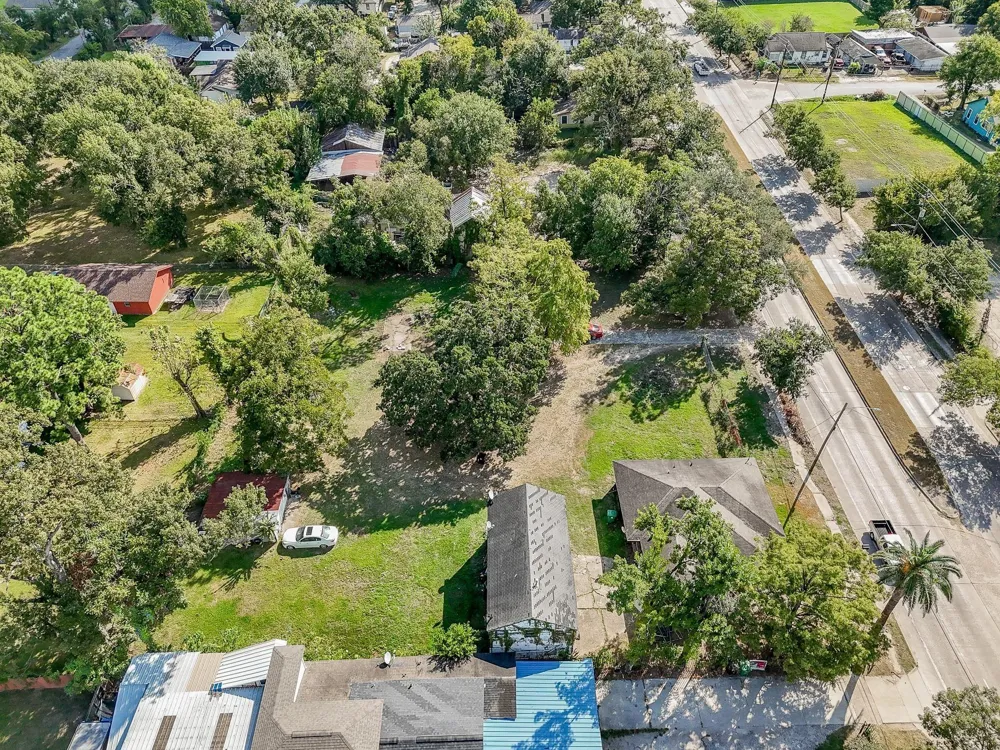 2413 E Crosstimbers Street Houston, TX 77093