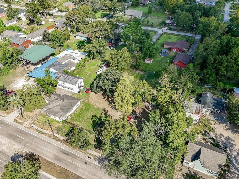 2413 E Crosstimbers Street Houston, TX 77093