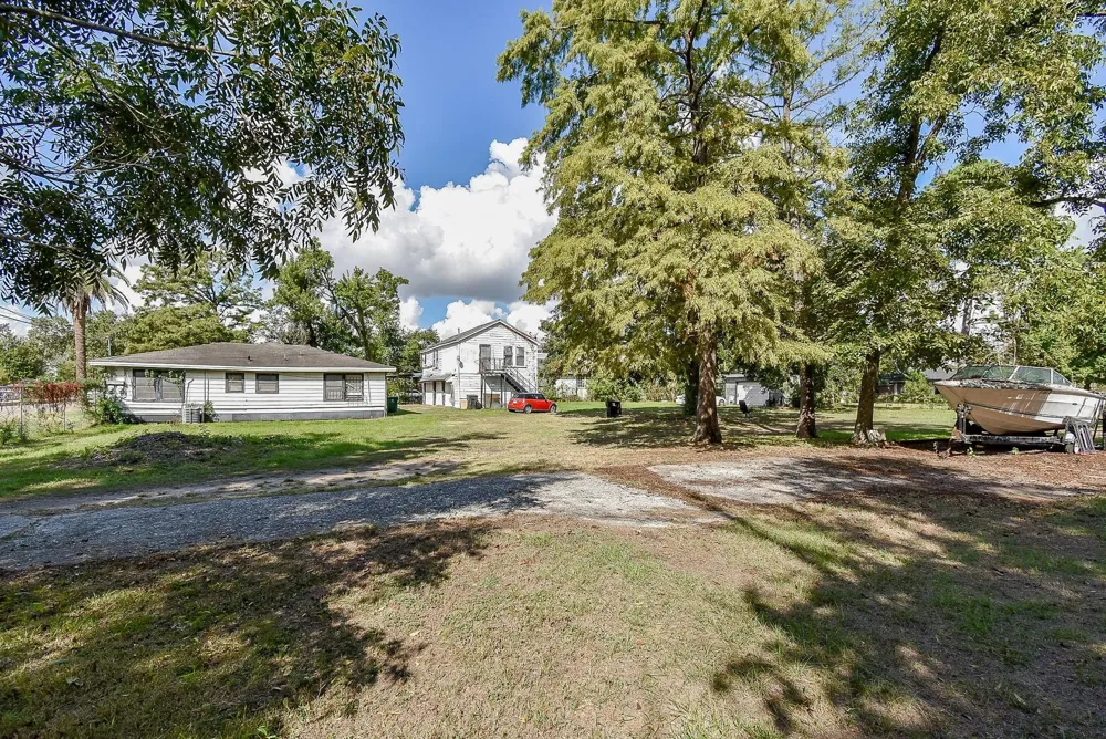 2413 E Crosstimbers Street Houston, TX 77093