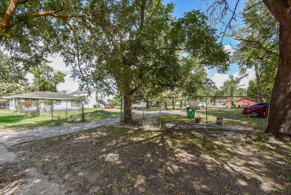 2413 E Crosstimbers Street Houston, TX 77093