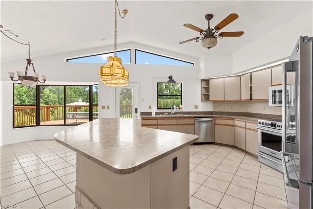 27255 HICKORY HILL ROAD Brooksville, FL 34602