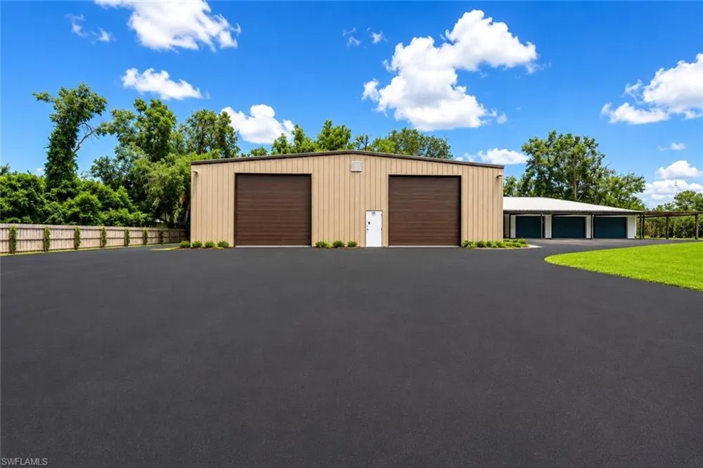 27255 HICKORY HILL ROAD Brooksville, FL 34602