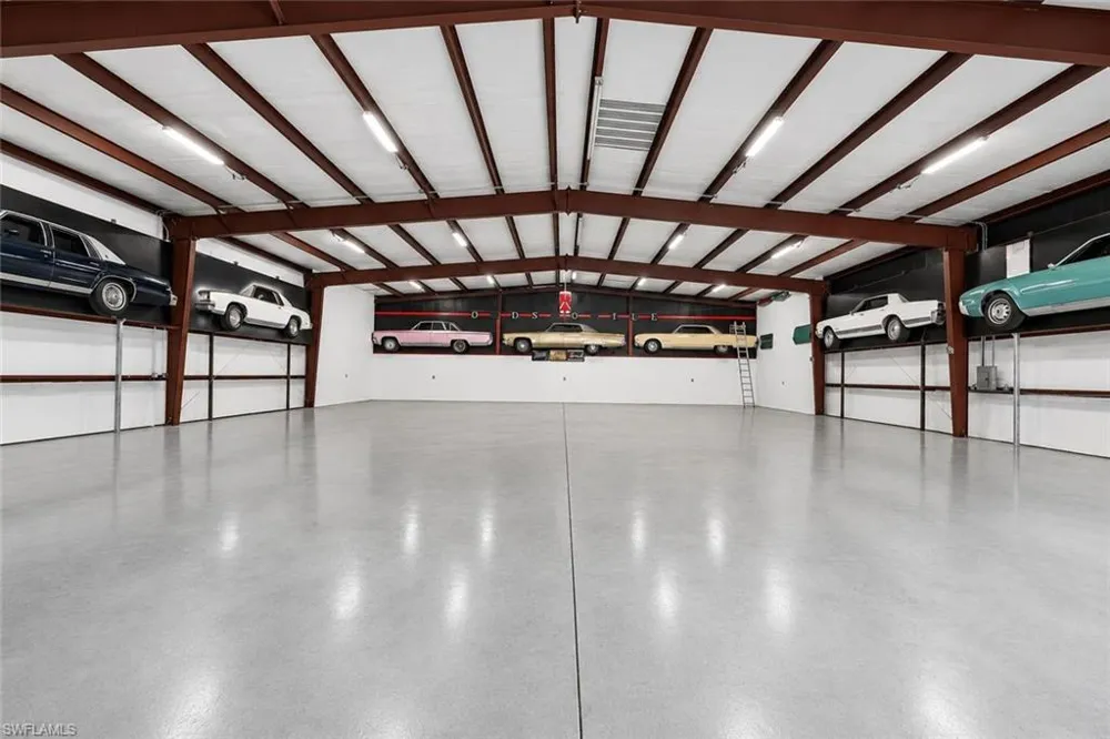 27255 HICKORY HILL ROAD Brooksville, FL 34602