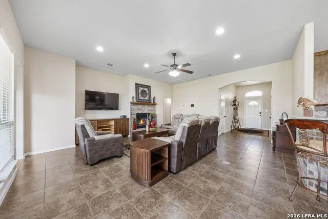 16371 Borregas Rd Elmendorf, TX 78112