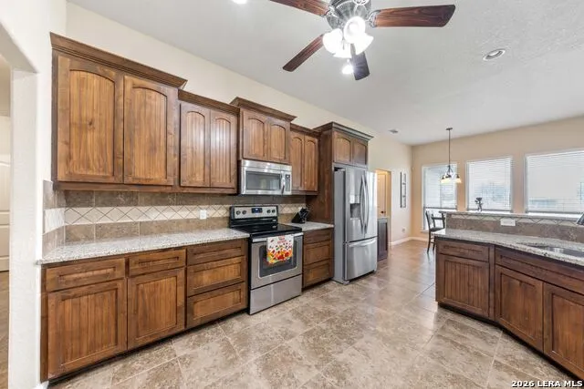 16371 Borregas Rd Elmendorf, TX 78112