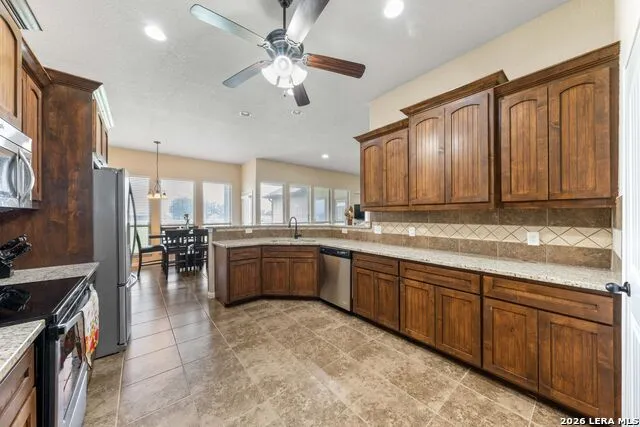 16371 Borregas Rd Elmendorf, TX 78112