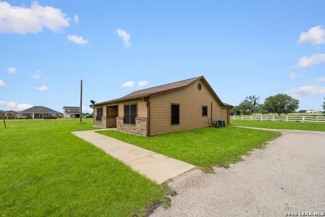 16371 Borregas Rd Elmendorf, TX 78112