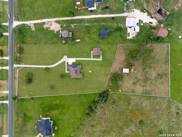 16371 Borregas Rd Elmendorf, TX 78112