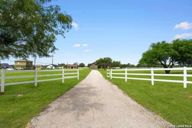 16371 Borregas Rd Elmendorf, TX 78112
