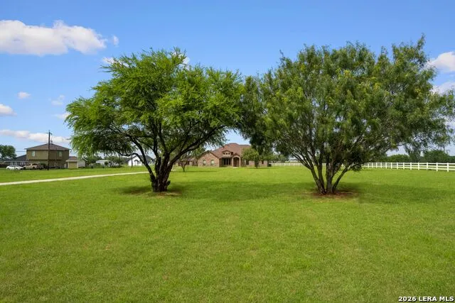 16371 Borregas Rd Elmendorf, TX 78112