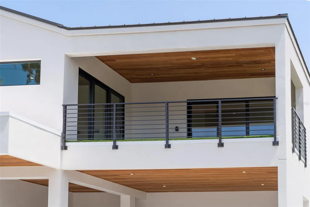 1681 OAK STREET Sarasota, FL 34236