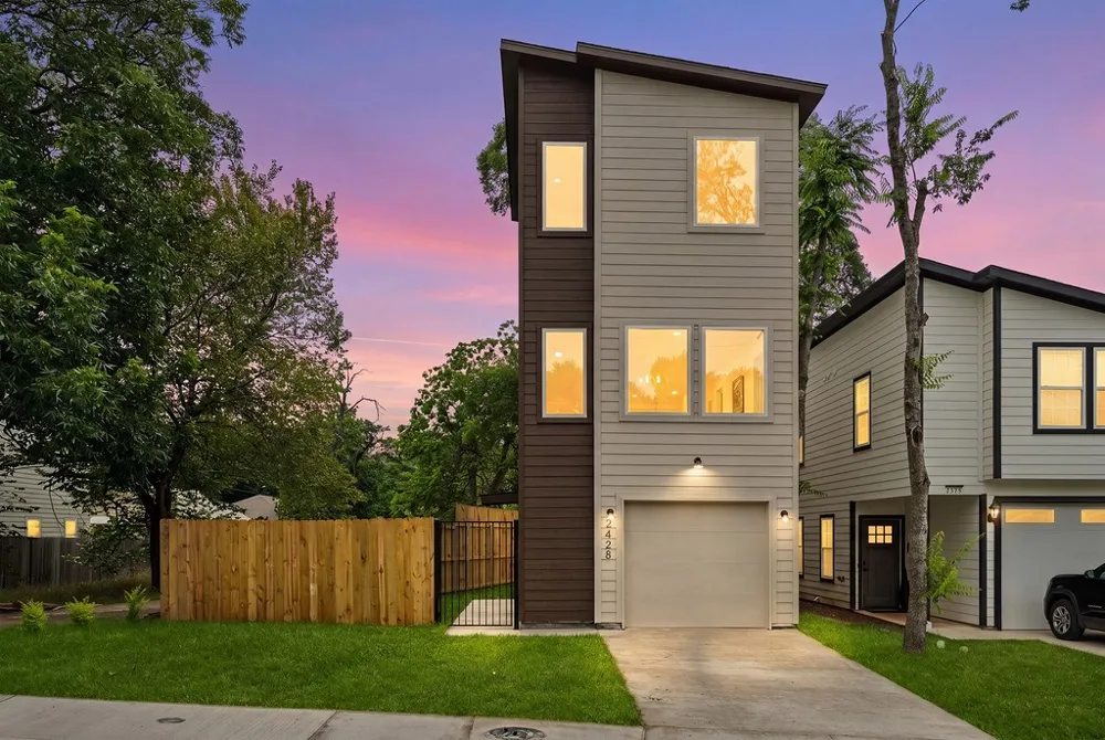 2428 Saint Clair Drive Dallas, TX 75215