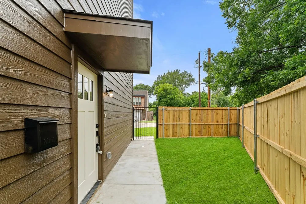 2428 Saint Clair Drive Dallas, TX 75215