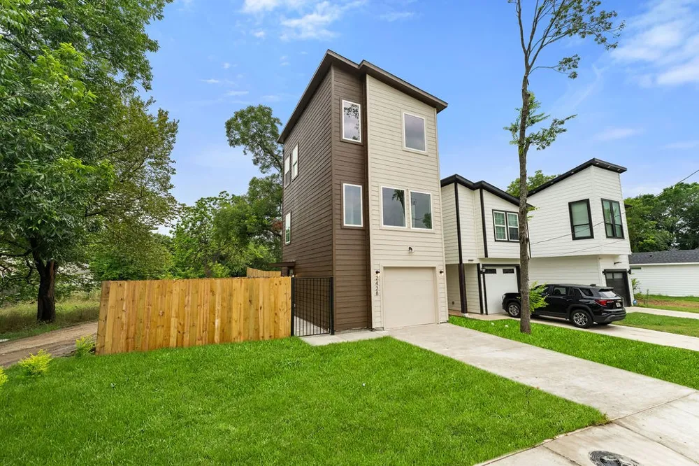 2428 Saint Clair Drive Dallas, TX 75215