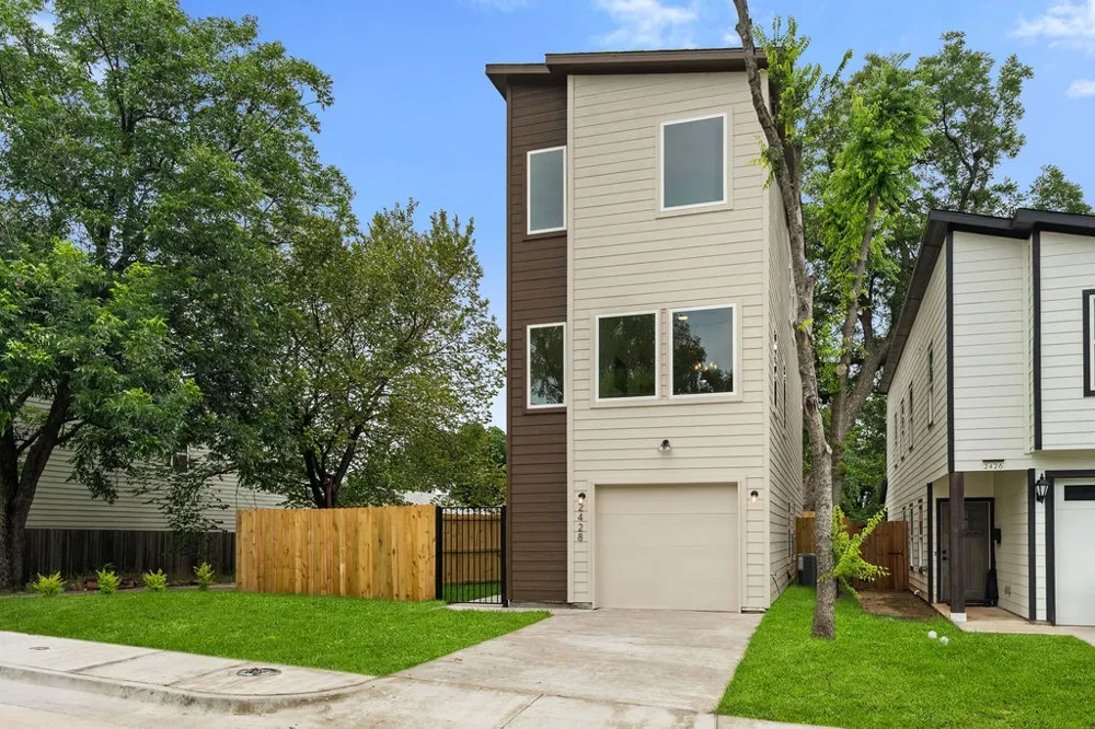 2428 Saint Clair Drive Dallas, TX 75215