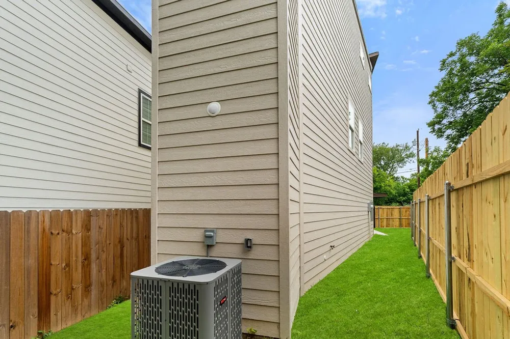 2428 Saint Clair Drive Dallas, TX 75215