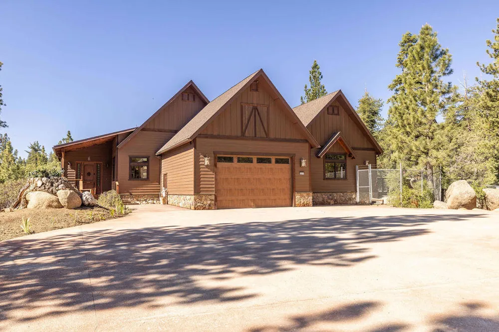 32311 Rim Of The World Drive Fawnskin, CA 92333