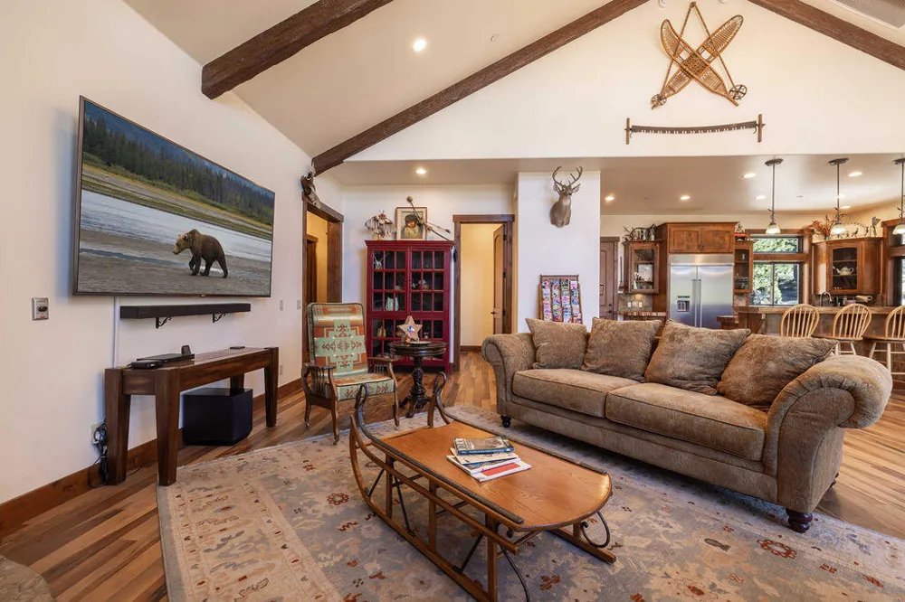 32311 Rim Of The World Drive Fawnskin, CA 92333