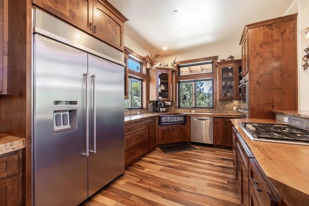 32311 Rim Of The World Drive Fawnskin, CA 92333