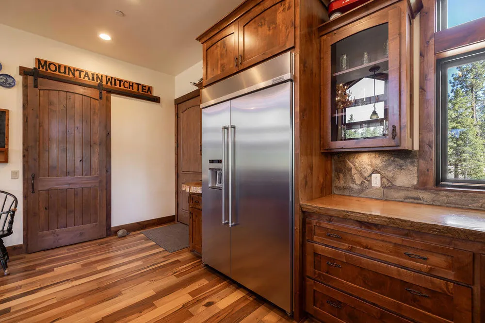 32311 Rim Of The World Drive Fawnskin, CA 92333