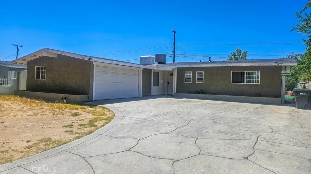 1046 W Holguin Lancaster, CA 93534