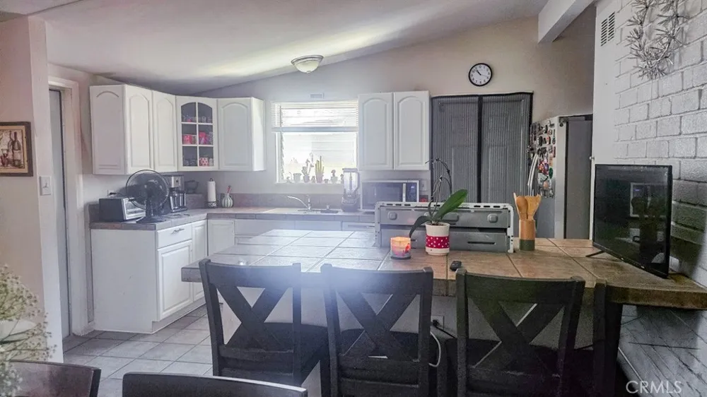 1046 W Holguin Lancaster, CA 93534