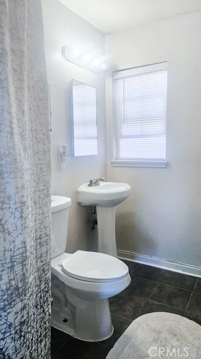 1046 W Holguin Lancaster, CA 93534