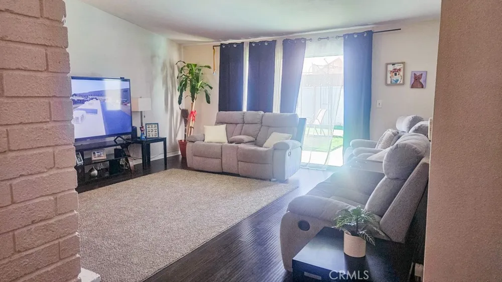 1046 W Holguin Lancaster, CA 93534