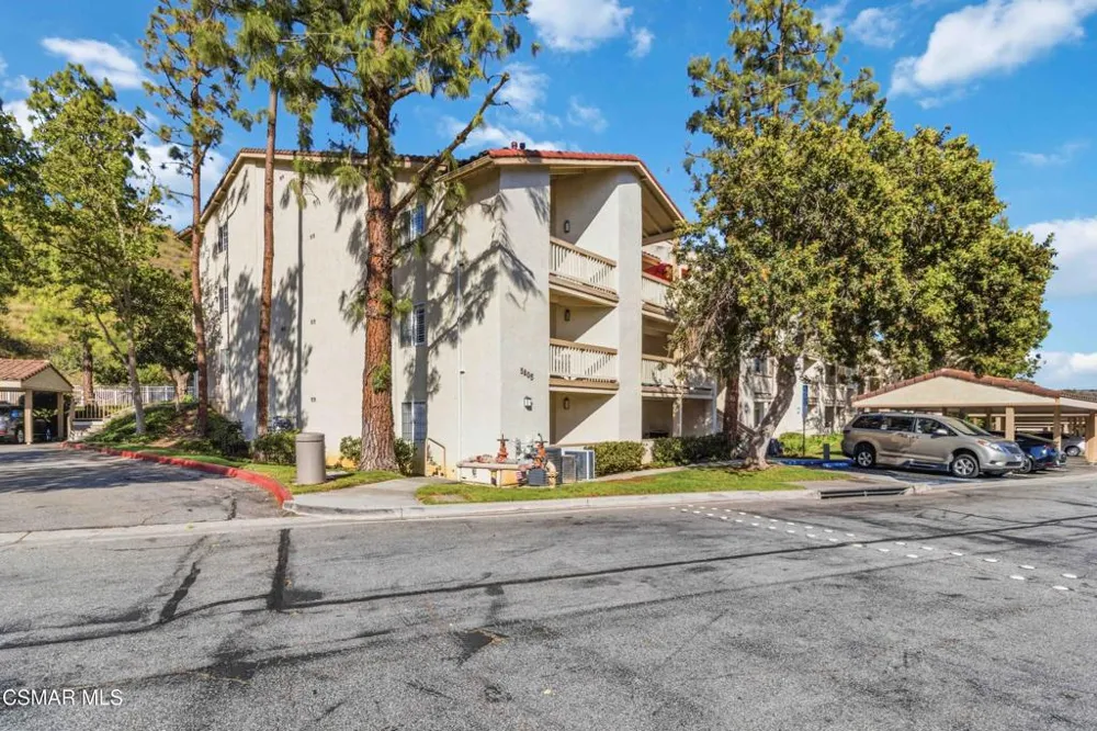 5805 Oak Bend Lane #211 Oak Park, CA 91377