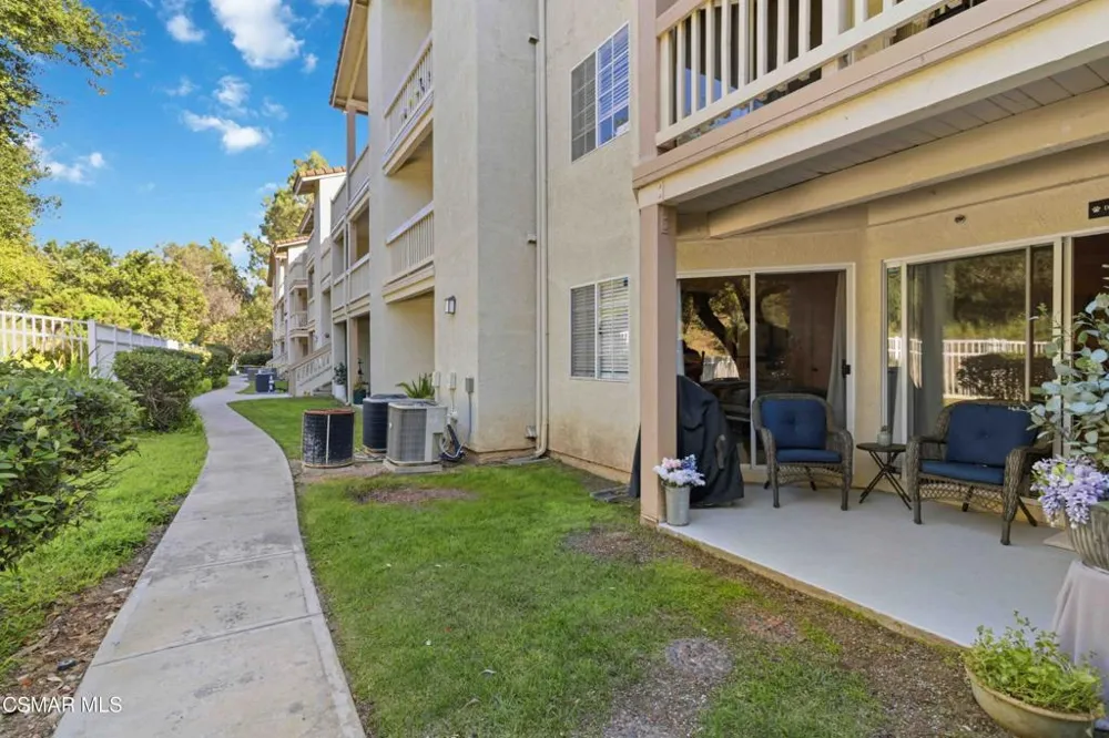 5805 Oak Bend Lane #211 Oak Park, CA 91377