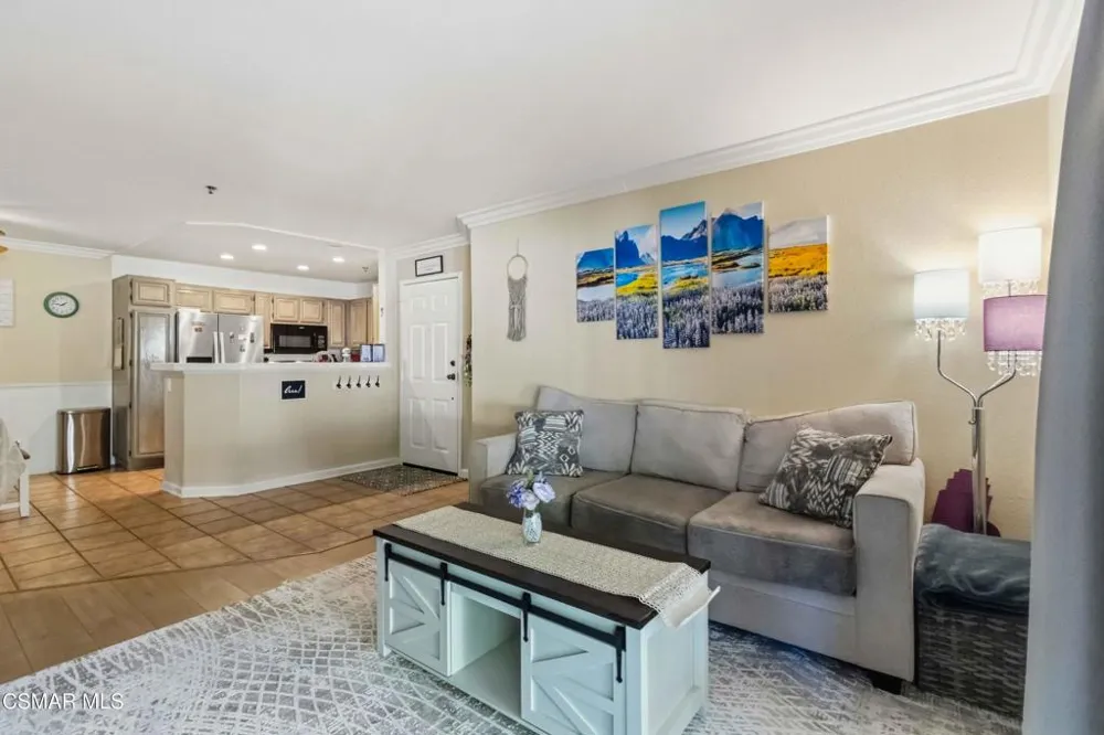 5805 Oak Bend Lane #211 Oak Park, CA 91377