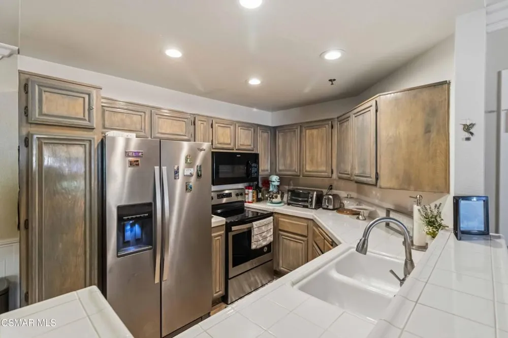 5805 Oak Bend Lane #211 Oak Park, CA 91377