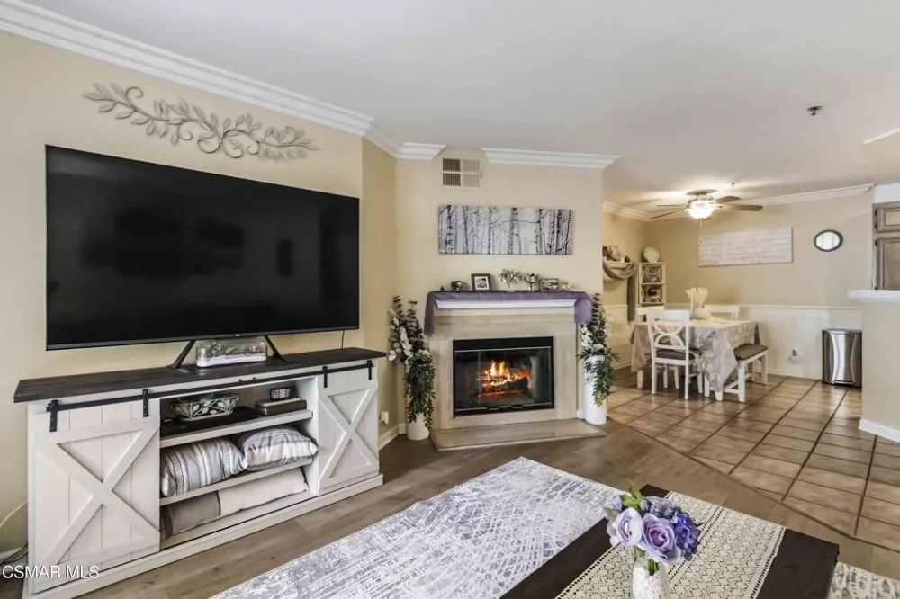 5805 Oak Bend Lane #211 Oak Park, CA 91377