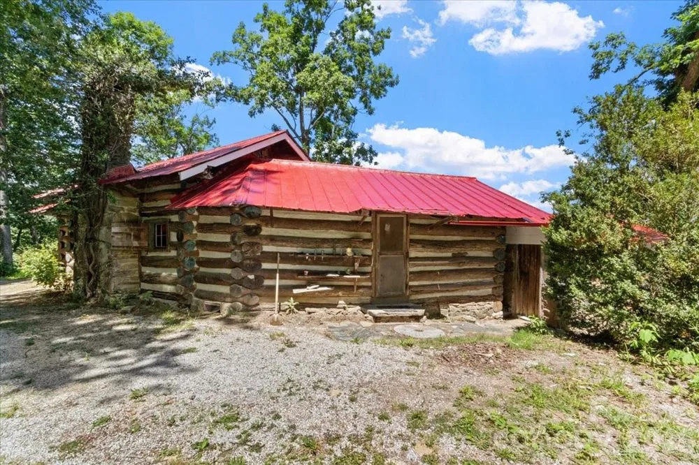8709 Hwy 226A Highway Little Switzerland, NC 28749