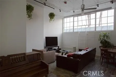 420 S San Pedro #222 Los Angeles, CA 90013