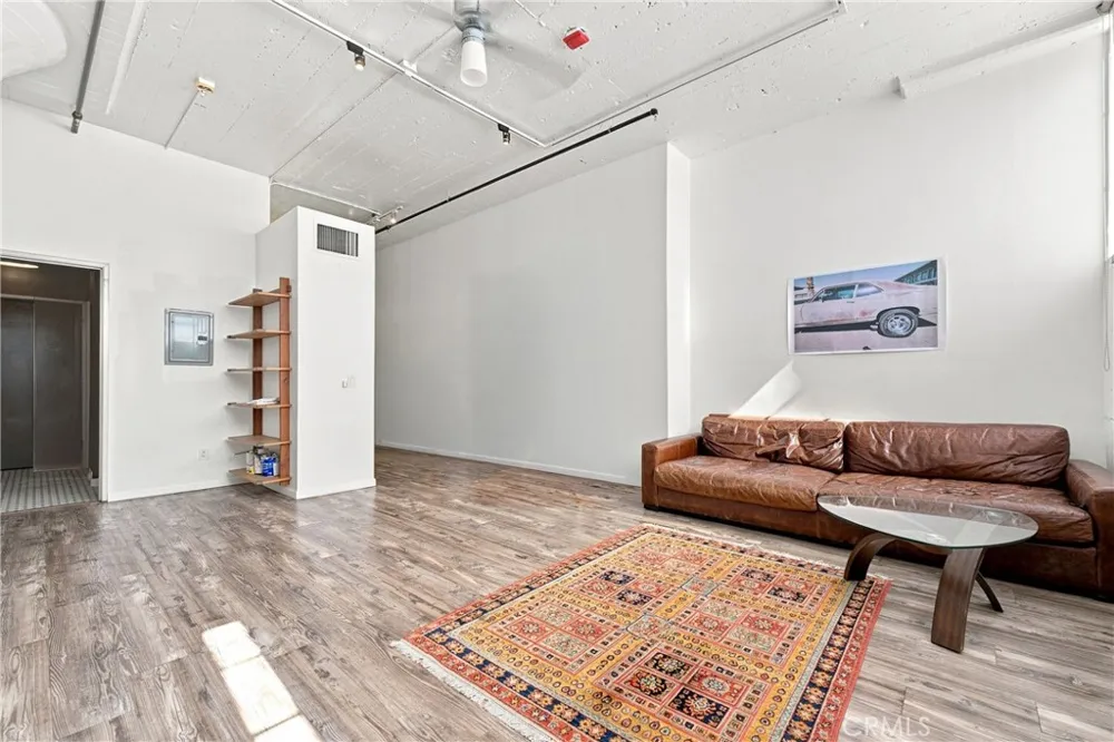 420 S San Pedro #222 Los Angeles, CA 90013