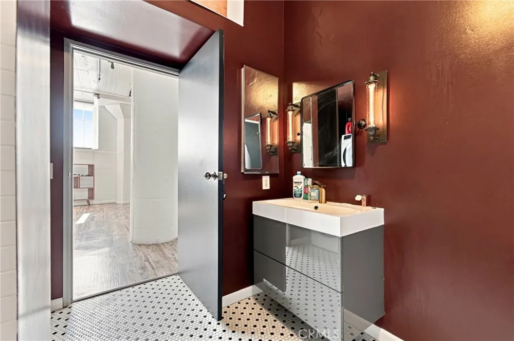 420 S San Pedro #222 Los Angeles, CA 90013